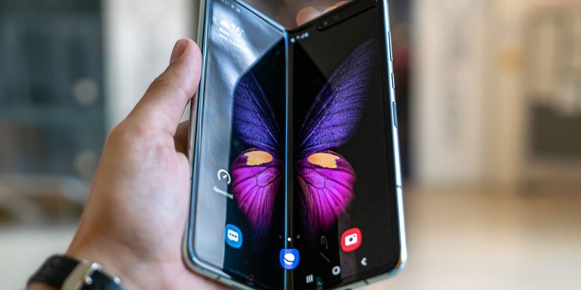 iPhone 14 Pro, Samsung Galaxy Z Fold Are Rethinking How Phones Work